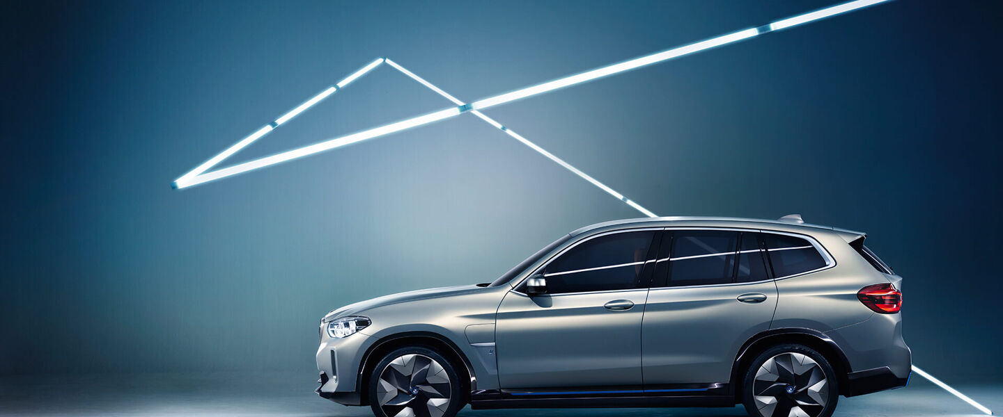 bmw-concept-ix3-MOT07_SEITE-magnified.jpg.asset.1524632747639.jpg