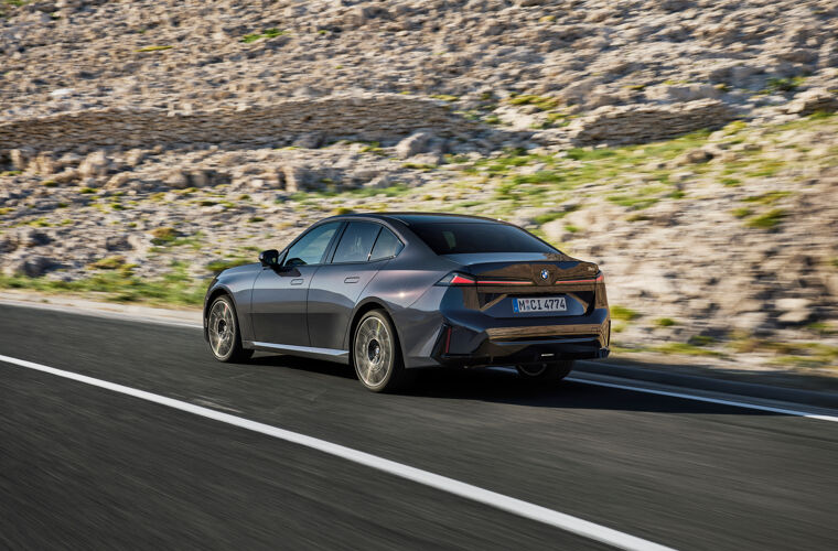 P90657729_highRes_the-new-bmw-320-exte.jpg