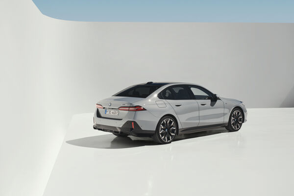 P90505092_highRes_the-new-bmw-i5-edriv.jpg