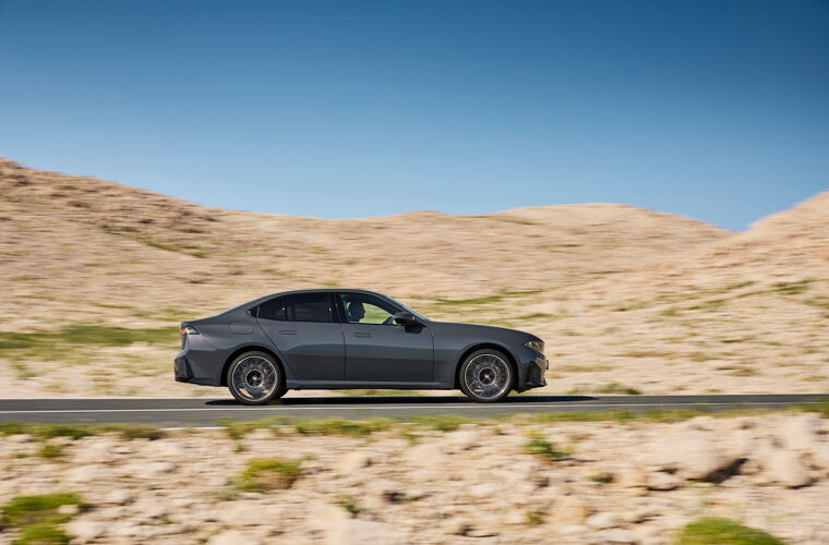 P90657735_highRes_the-new-bmw-320-exte.jpg