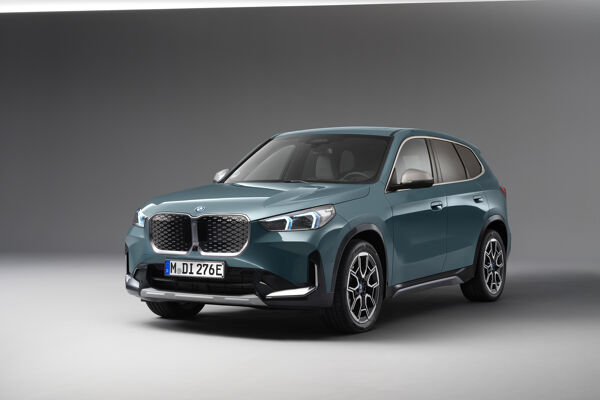 P90520687_highRes_the-all-new-bmw-ix1-.jpg