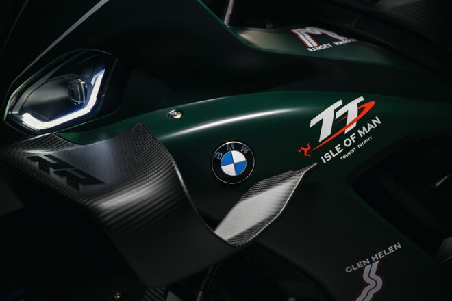 DI26_000405383_V1_C_Original-(jpg,-CMYK)_sRGB_BMW-M-1000-RR-Limited-Edition-Isle-of-Man-T - kopie