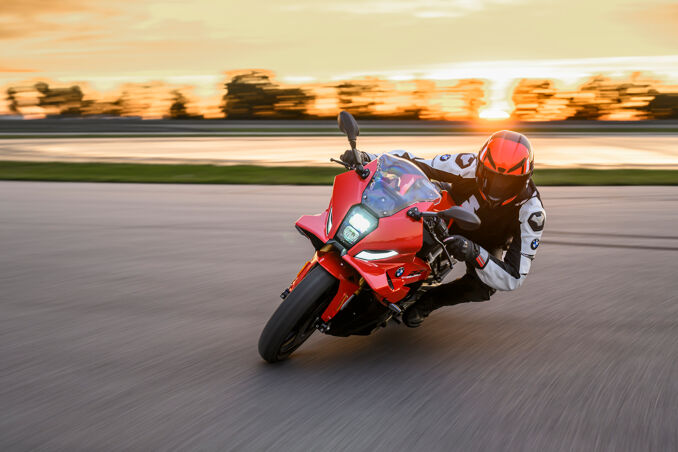 P90659858_highRes_bmw-f-450-rr