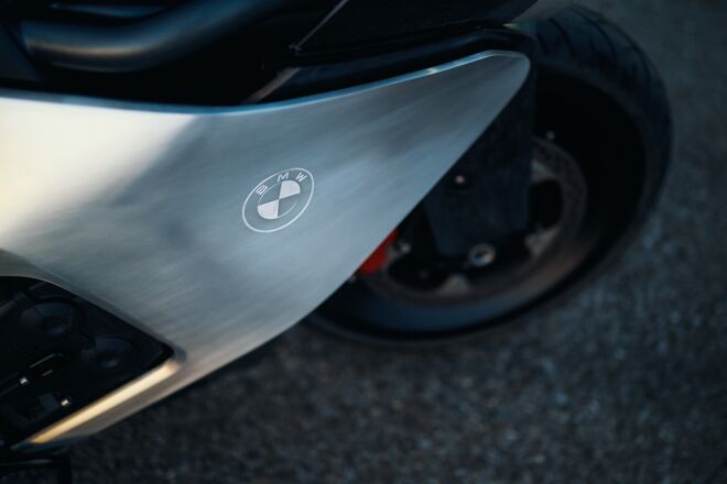 DI26_000408126_V1_C_Original-(jpg,-CMYK)_sRGB_BMW-Motorrad-Vision-K18