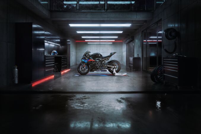DI26_000418054_V1_C_Original-(jpg,-CMYK)_sRGB_BMW-S-1000-RR-Edition-M