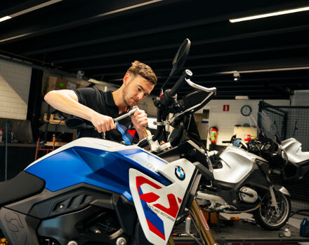 Siebe Domhof, Chef Werkplaats, Oostland Motorrad (26)