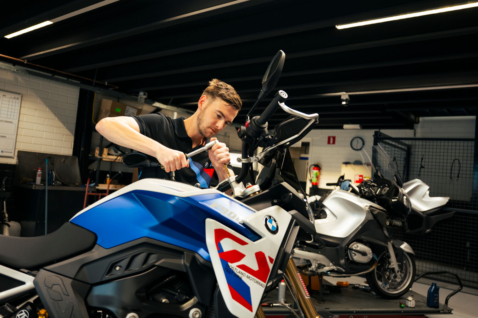 Siebe Domhof, Chef Werkplaats, Oostland Motorrad (26)