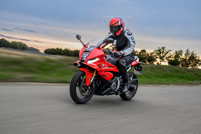 P90659855_highRes_bmw-f-450-rr