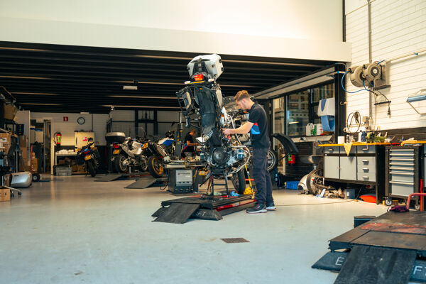 Siebe Domhof, Chef Werkplaats, Oostland Motorrad (29)