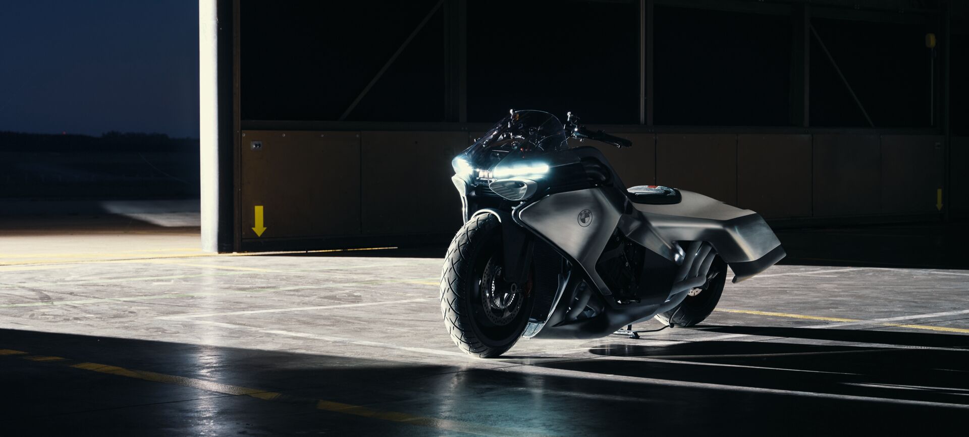 DI26_000408150_V1_C_Original-(jpg,-CMYK)_sRGB_BMW-Motorrad-Vision-K18