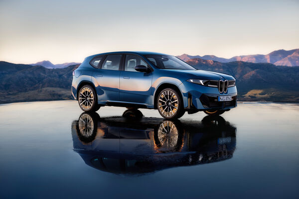 P90615638_highRes_the-new-bmw-ix3-50-x.jpg