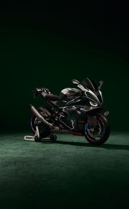 DI26_000405218_V1_C_Original-(jpg,-CMYK)_BMW-M-1000-RR-Limited-Edition-Isle-of-Man-TT---w - kopie