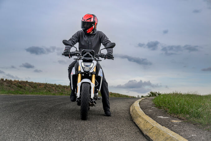 P90655305_highRes_bmw-f-450-r