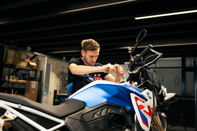 Siebe Domhof, Chef Werkplaats, Oostland Motorrad (25)