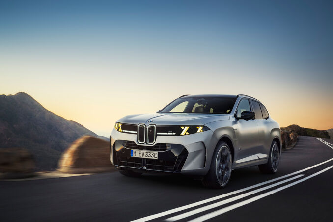P90646108_highRes_bmw-x5-m60e-xdrive-0 (1).jpg