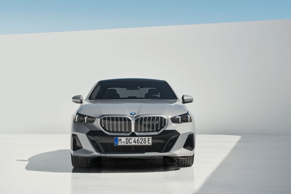 P90505097_highRes_the-new-bmw-i5-edriv.jpg
