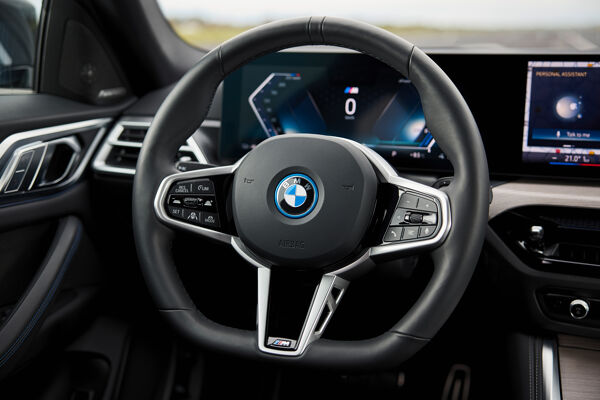 P90546629_highRes_the-new-bmw-i4-e-dri.jpg