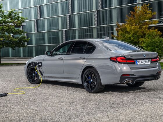 P90395493_lowRes_the-new-bmw-545e-xdr.jpg