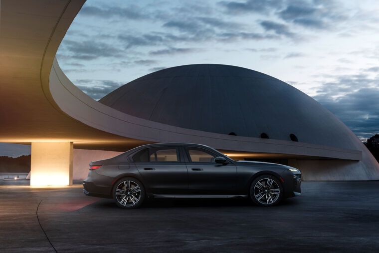 P90458156_highRes_the-new-bmw-760i-xdr.jpg