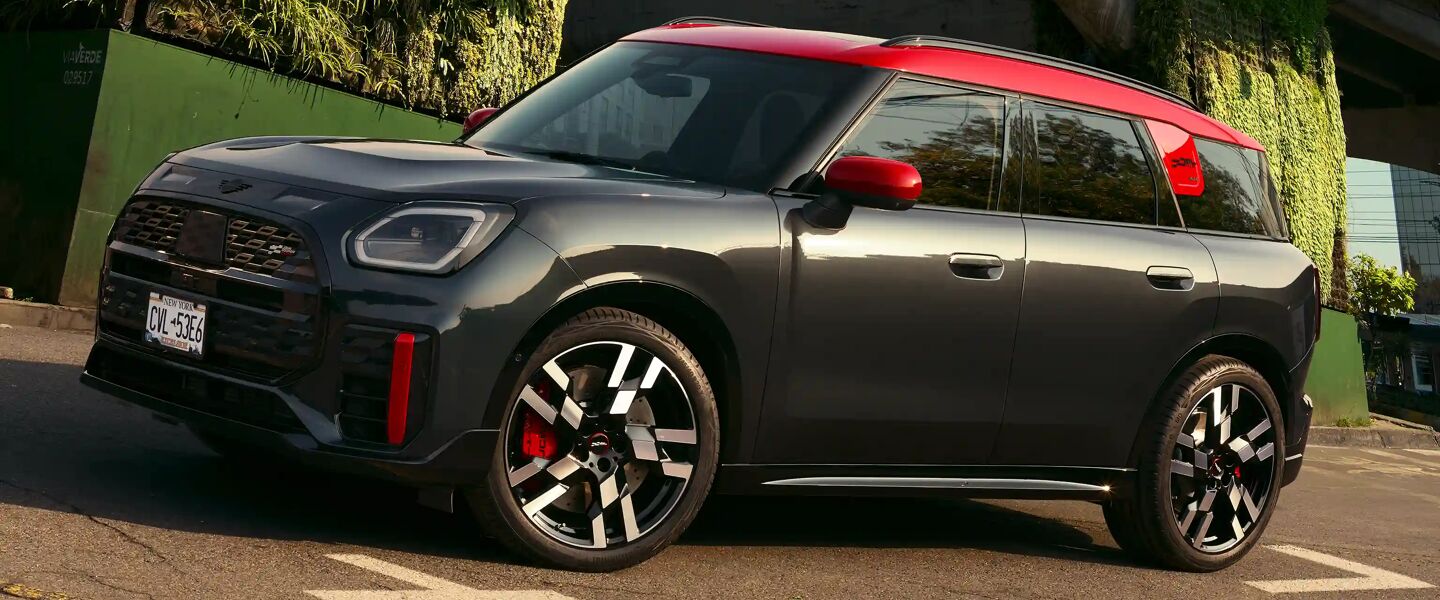 mini-U25-JCW-family-wide.webp