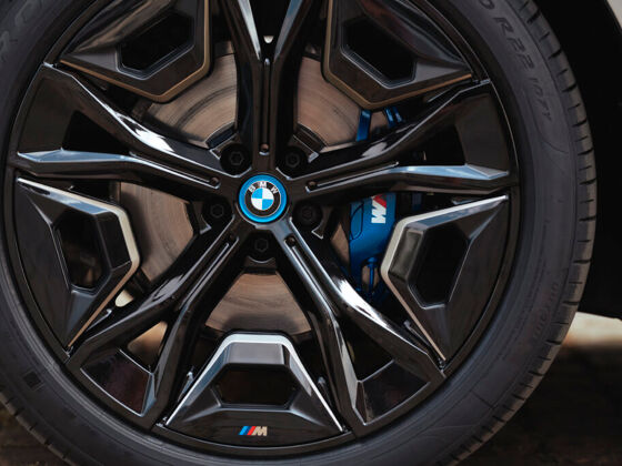 BMW_iX_M60_Stills_EK_5513-1024x683.jpg