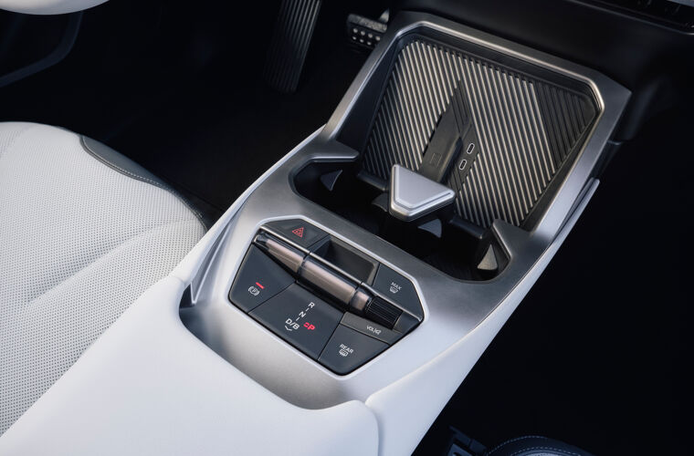 P90615660_highRes_the-new-bmw-ix3-50-x.jpg