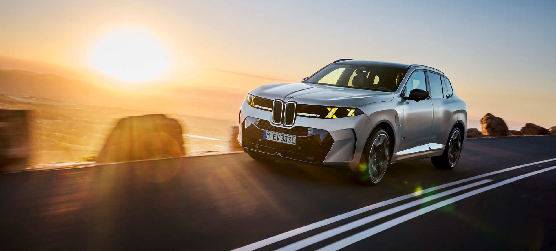 P90646106_highRes_bmw-x5-m60e-xdrive-0.jpg